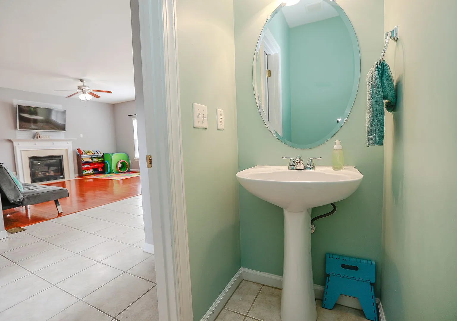 Gorgeous 4 Bedroom Home For Rent in Chesapeake! — Photo 2