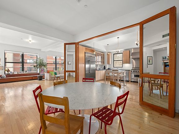 4th image of 223 W 19th St APT 4