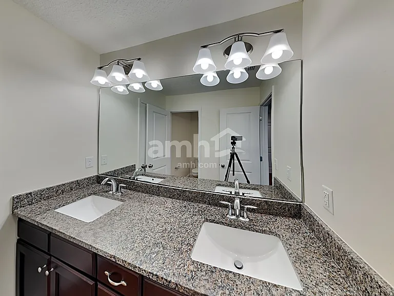 327 Cortez Dr — Photo 17
