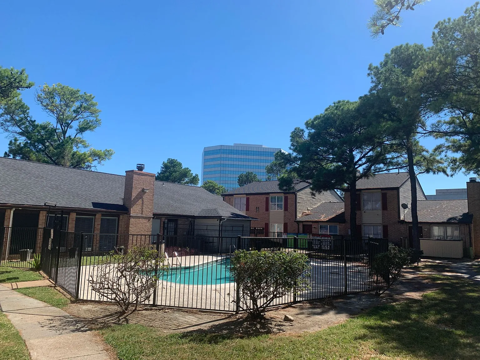Serena Forest Apartments — Photo 3