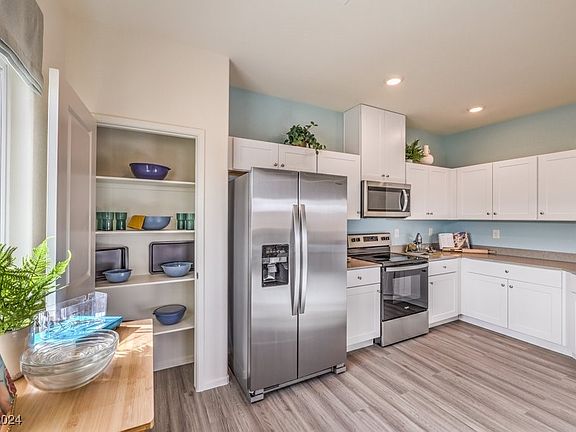 4th image of 7945 Aurora Sky St #642