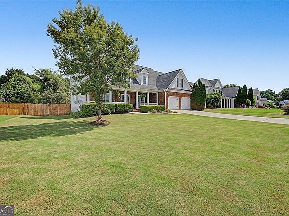 3rd image of 32 Colonial Cir NW