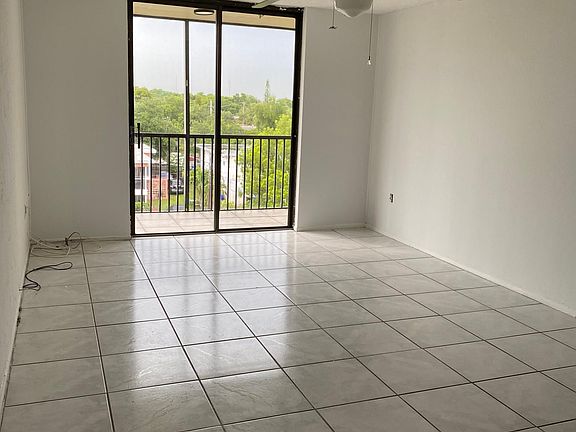 4th image of 16950 W Dixie Hwy #533A