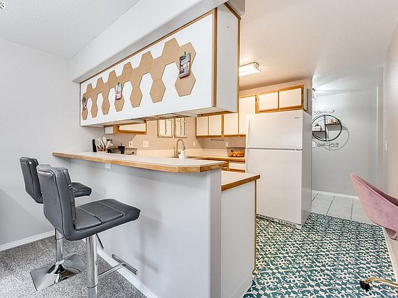 3rd image of 4768 W Powell Blvd Unit 221