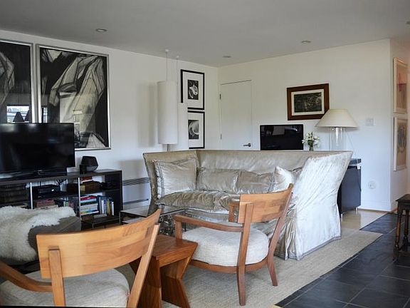 4th image of 2404 Thorndyke Pl W APT 11