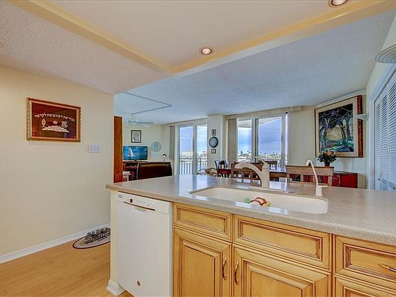 5th image of 690 Island Way APT 404