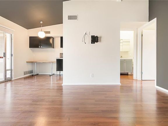 4th image of 1304 Mariposa Dr APT 222