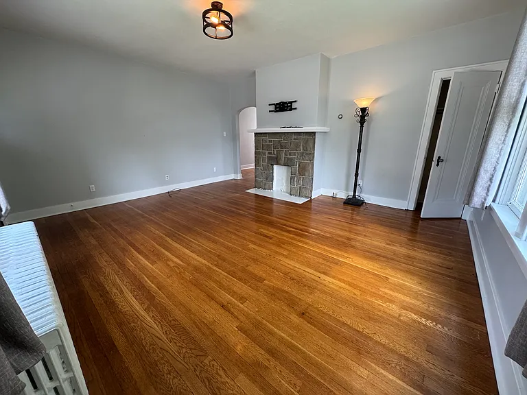 14 Maplewood Ave #14 — Photo 2