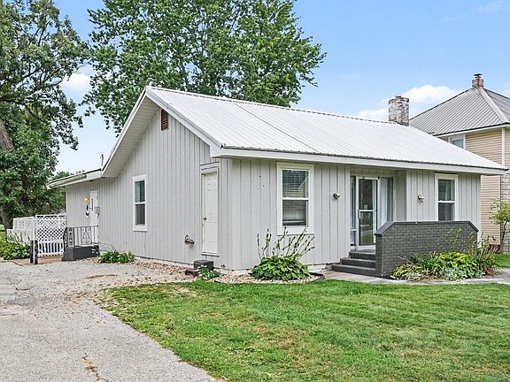 2nd image of 207 W Vistula St