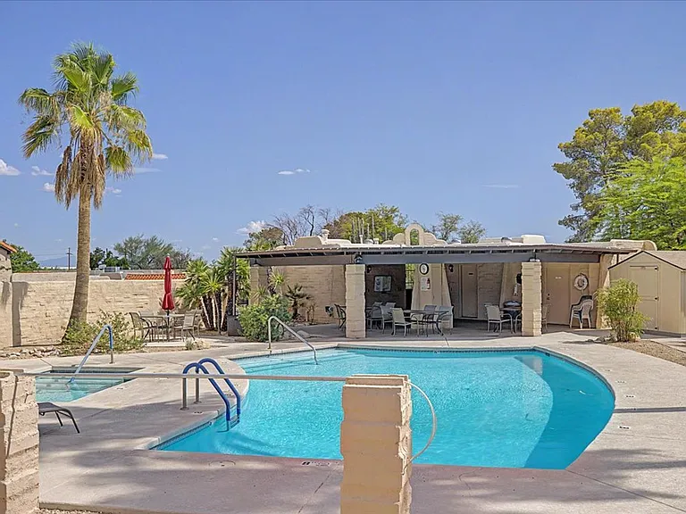 5277 N Tigua Dr — Photo 25
