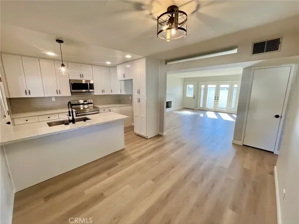 675 S Indian Hill Blvd APT B, Claremont, CA 91711