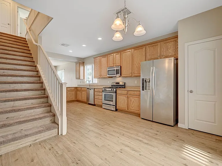 10420 September Flower St — Photo 17