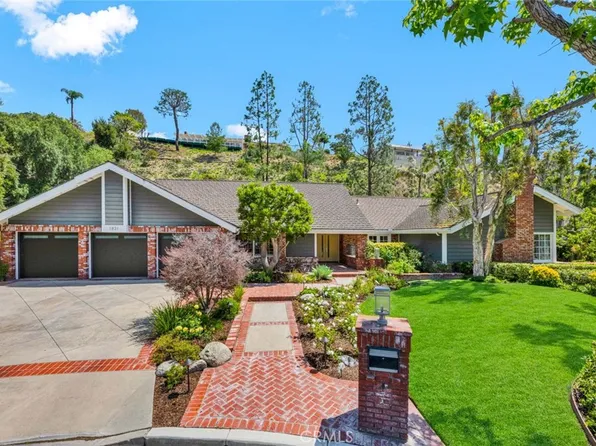 1821 Overview Cir, Santa Ana, CA 92705