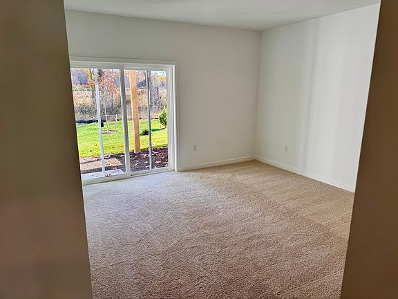 4th image of 65 Basswood St