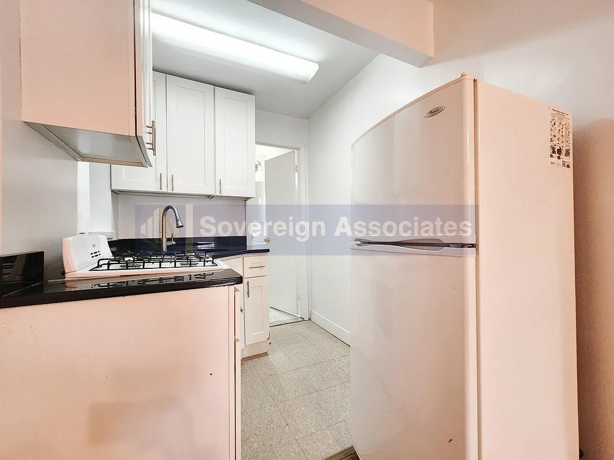 Building Photo - 169 E 102nd St #C