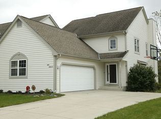 N48W16103 Lone Oak Ln, Menomonee Falls, WI 53051
