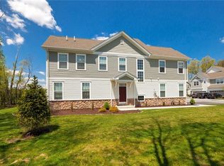 25 Maple Fields Dr, Middletown, NY 10940