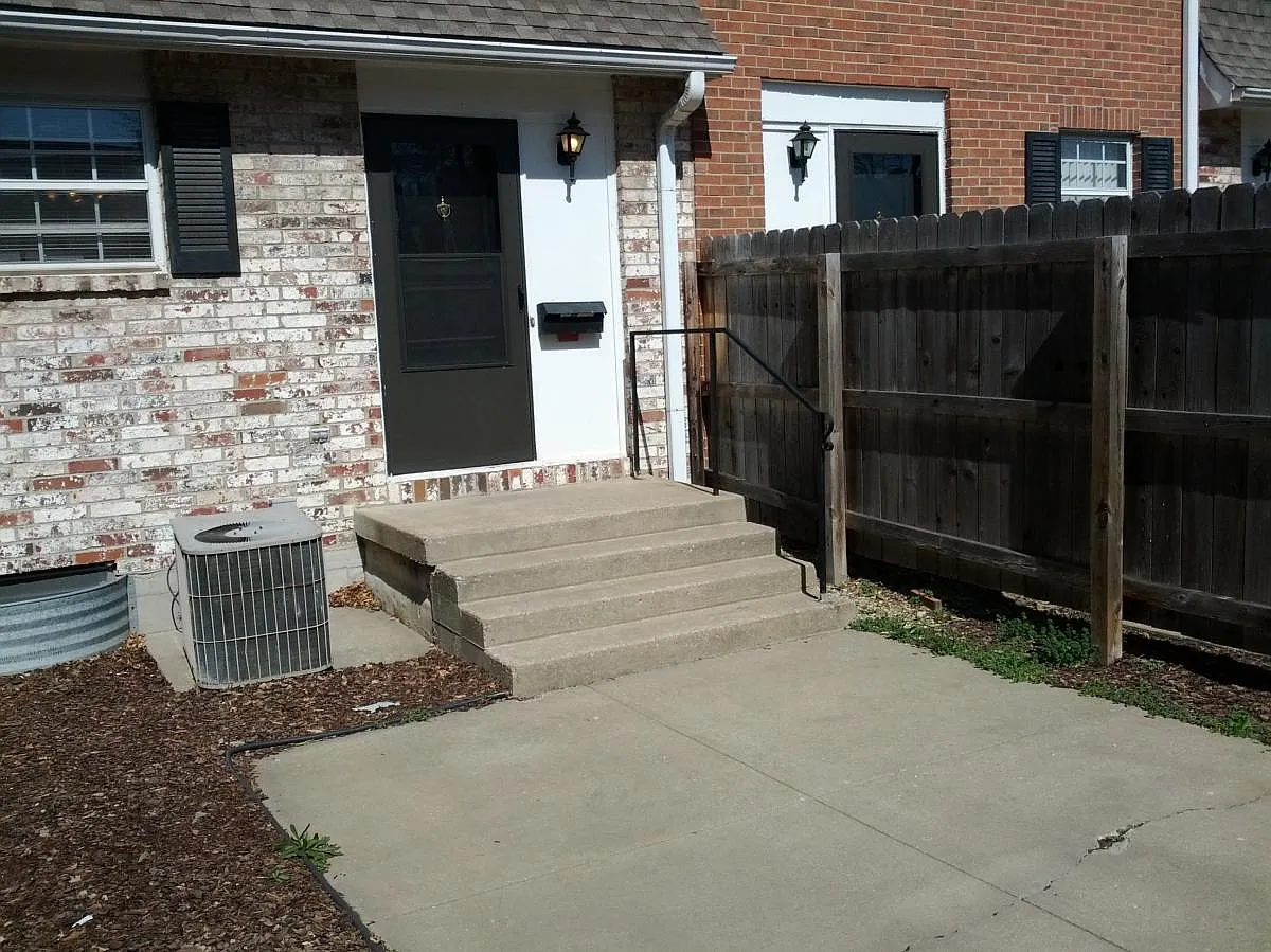 2 bed, 1.5 bath, 1100 sqft, $1,500 — Photo 2