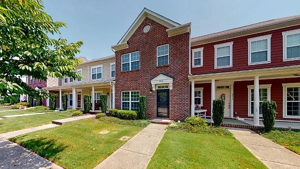 2016 Hemlock Dr #2016