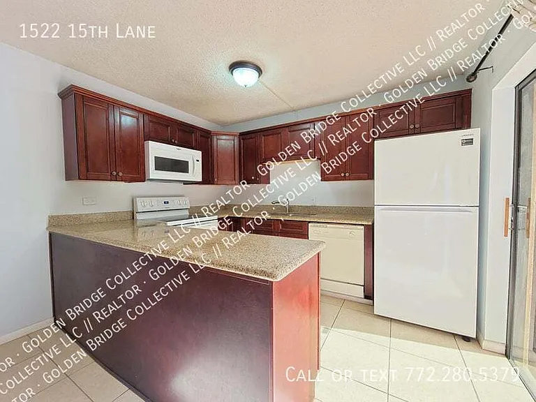 1522 15th Ln — Photo 2