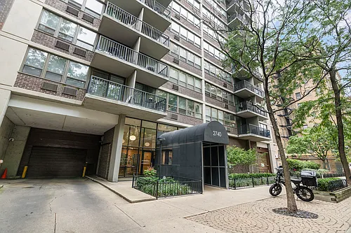 2740 N Pine Grove Ave #17B Photo 1