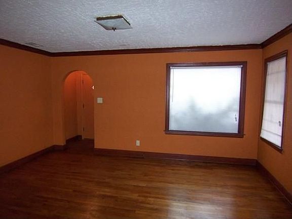 3rd image of 865 Stonewall St