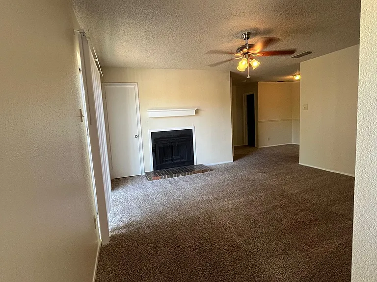 Bentwood Apartments — Photo 32