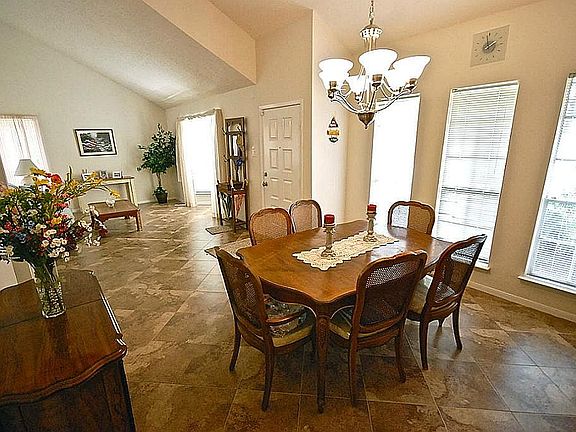 4th image of 2927 The Highlands Dr