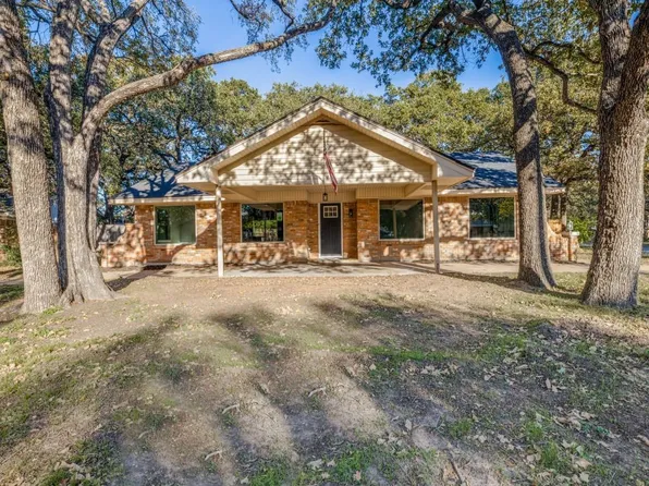 300 Cooper Dr, Hurst, TX 76053