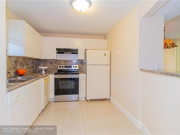3rd image of 4255 N University Dr APT 303