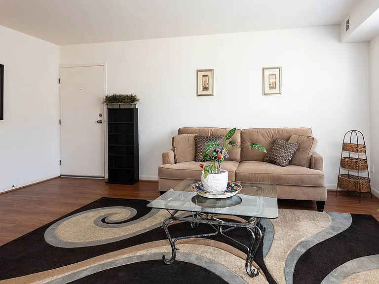 Newport Landing Apartments — Photo 10