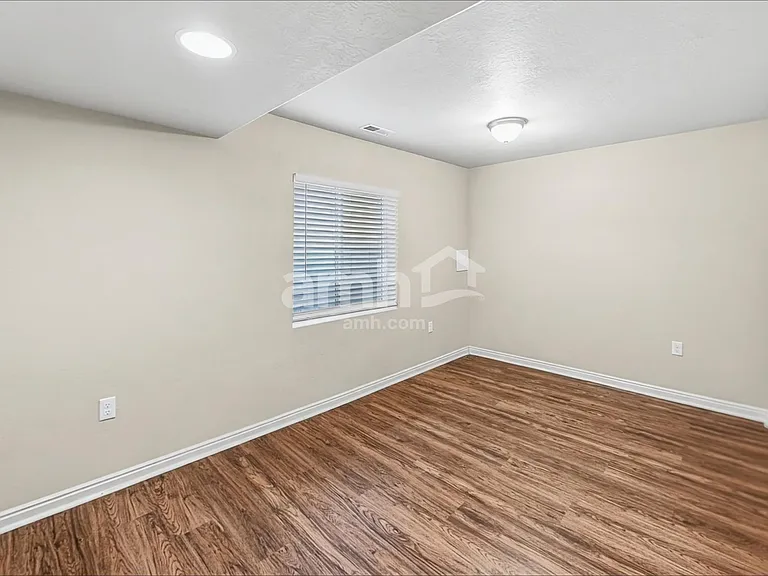 228 W Cedar Grove Ln — Photo 14