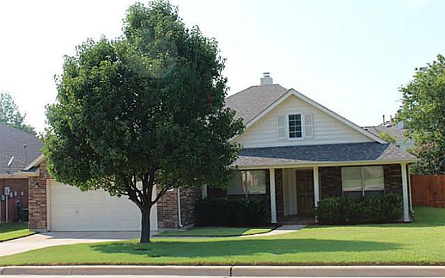 1st image of 2423 Forest Park Cir