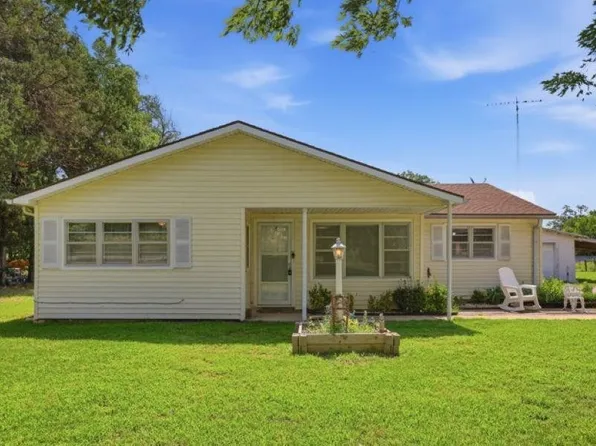 101 SW Hillside Rd, Ponca City, OK 74601
