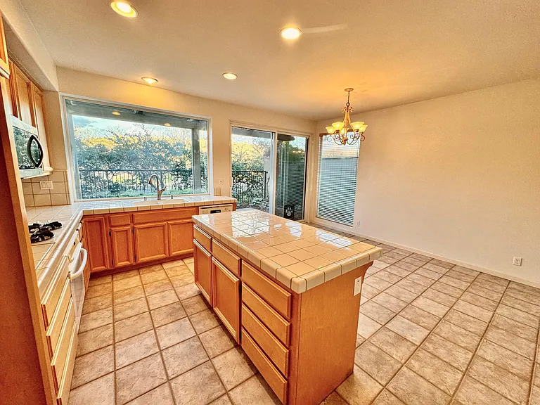 4025 Ironwood Dr — Photo 7