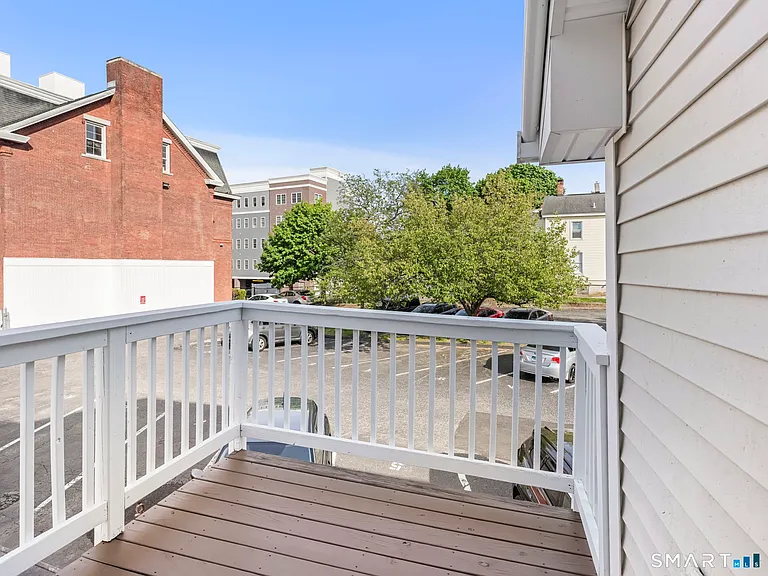 325 Coram Ave #C — Photo 24