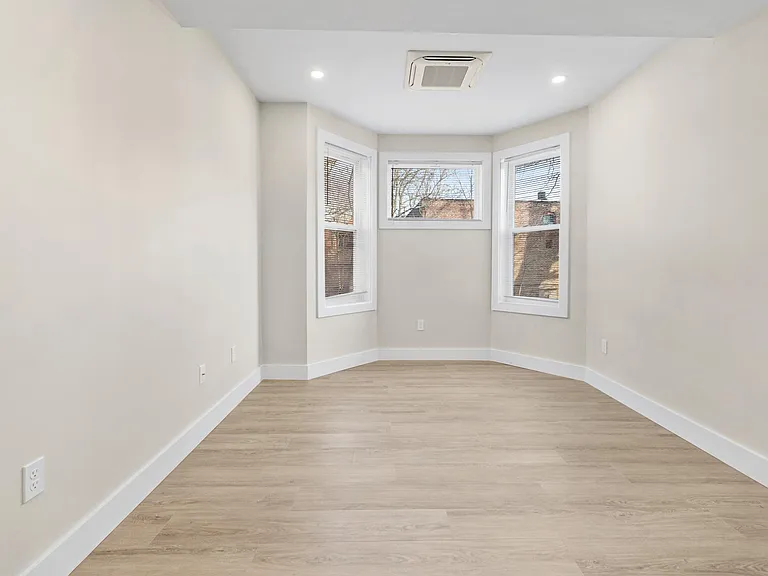 135 Harrishof St #2 — Photo 24