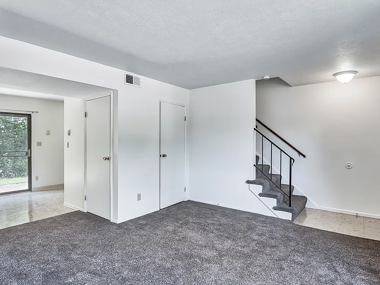 Colonial Terrace and Village Apartments — Photo 13