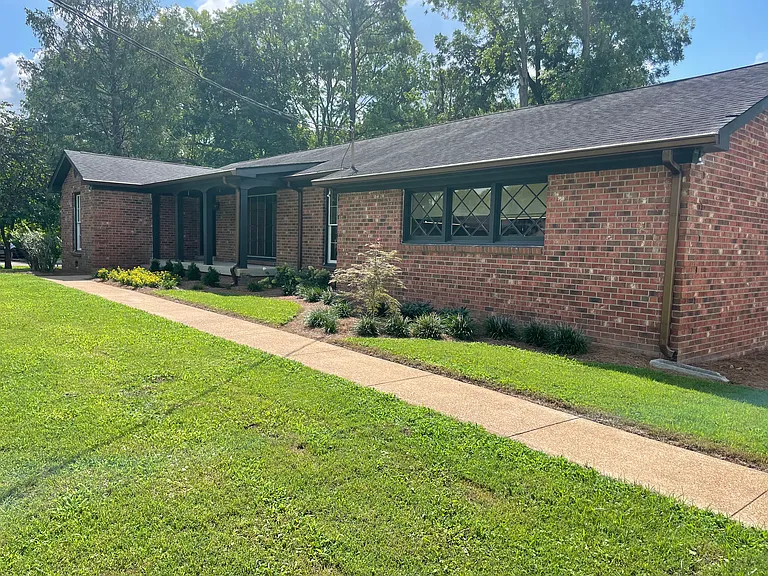 475 Broadwell Dr — Photo 1