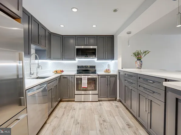 7600 Tremayne Pl APT 107, McLean, VA 22102