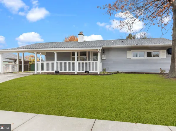 410 Pinewood Dr #S, Levittown, PA 19054