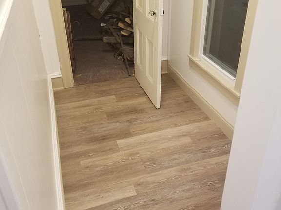 B unit bath, washer area