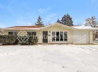 903 Vine St, Streamwood, IL