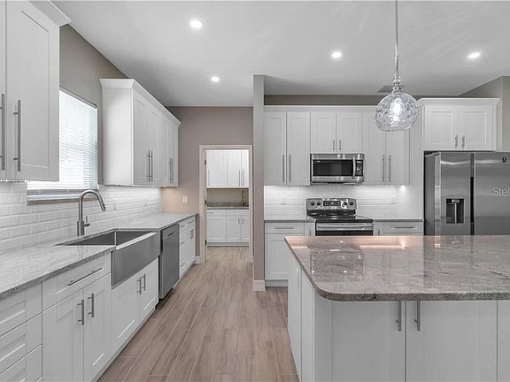 3rd image of 2848 4th Ave S