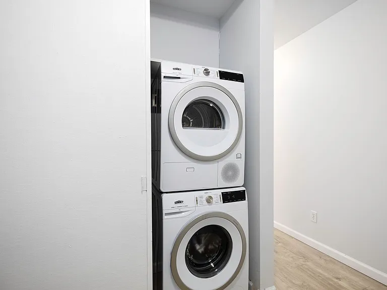 The Willis Apartments — Photo 10