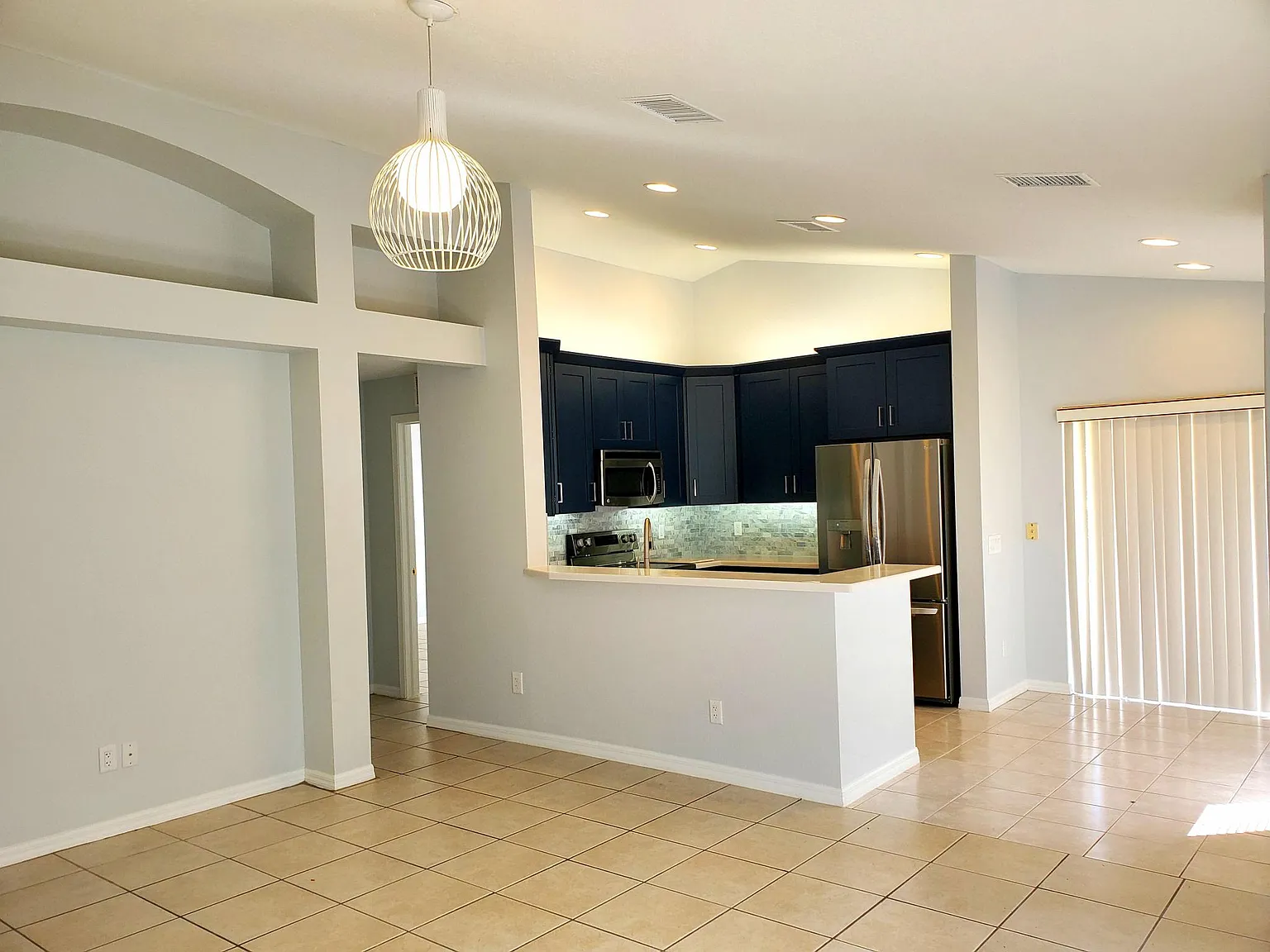 3 bed, 1361 sqft, $2,100 — Photo 3