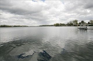 3rd image of 826 Country Club Dr