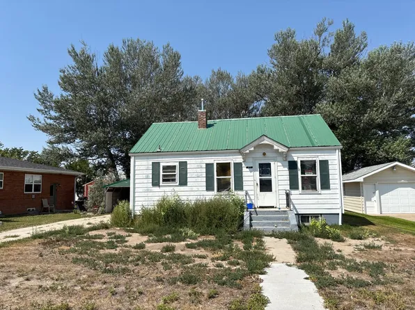 322 S Linn St, Lusk, WY 82225