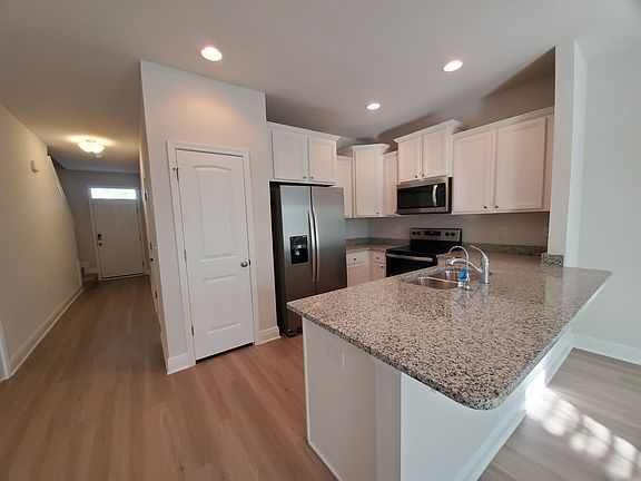 4th image of 7652 Shadow Lake Dr