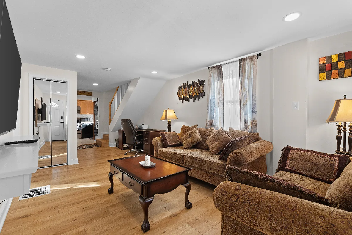 404 McArthur Dr — Photo 2